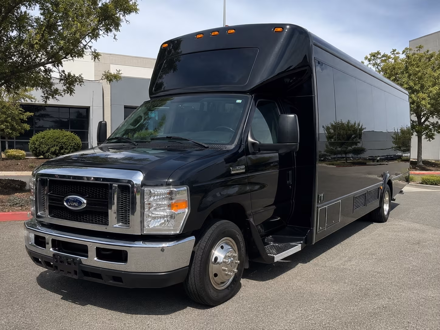 Round Rock Winery Tour & Pub Crawl Transportation